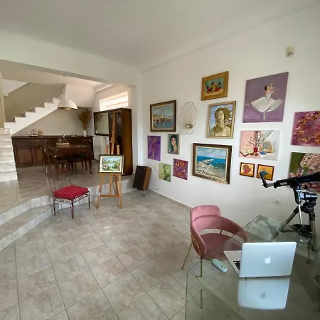 Apartment Atelie γιούλη *